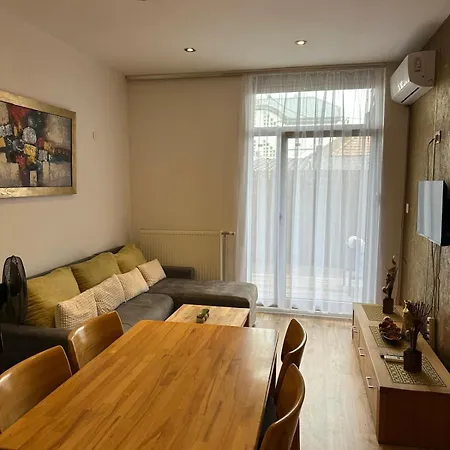 Apartment Bamboo Garden *
